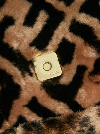 フェンディバッグ角部分ディテール